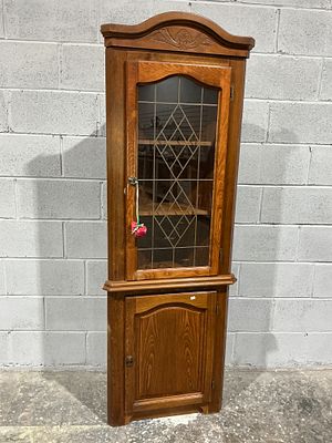 Late 20th Century Oak Two-Part Corner Cabinet with Leaded Glazing. This late 20th-century corner 