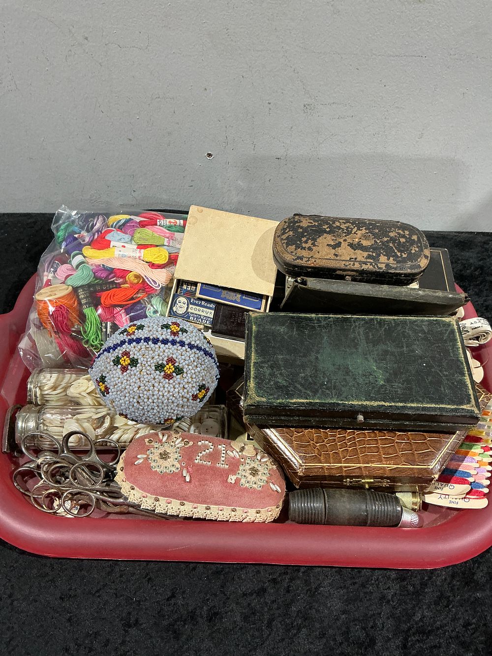 Lot 326: Ever-Ready and Various Makers, Collection of Vintage Haberdashery and Personal Notions, Early to Mid-20th Century
