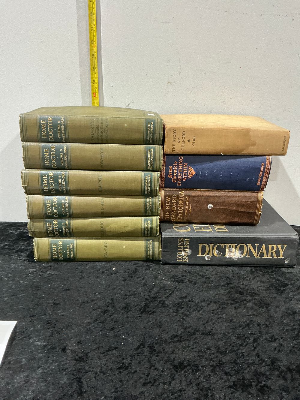 Lot 339: A Collection of Ten Vintage Reference Books and Hardback Volumes Including Harmsworth's Home Doctor