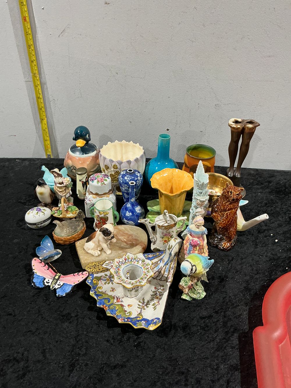 Lot 345: A Varied Collection of Vintage Ceramic Porcelain and Art Glass Decorative Objects and Figurines
