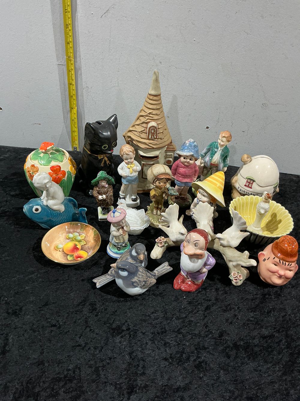 Lot 346: A Collection of Vintage Mid-Century Ceramic and Porcelain Figurines and Decorative Objects