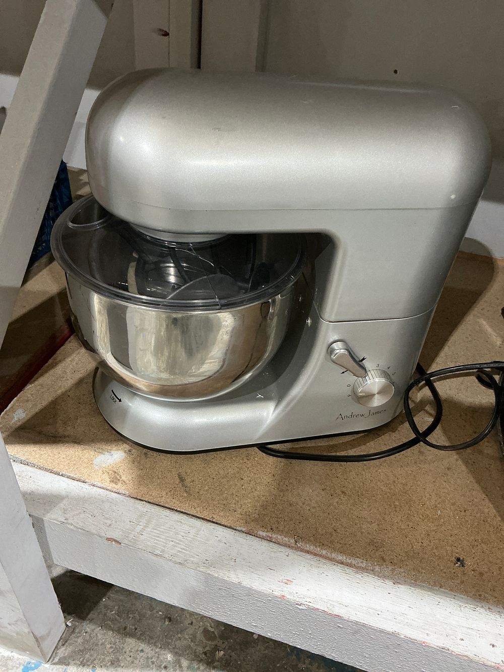 Lot 361: Andrew James Electric Stand Mixer, Modern Style, Silver-Toned Finish