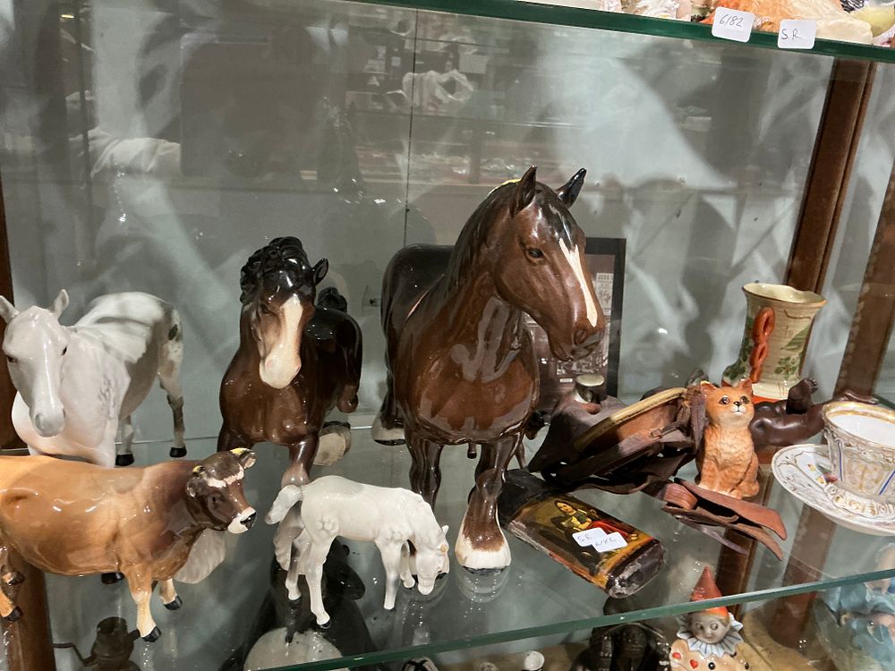 Lot 404: Beswick and Other Ceramic Animal Figurines and Collectables Restoration items