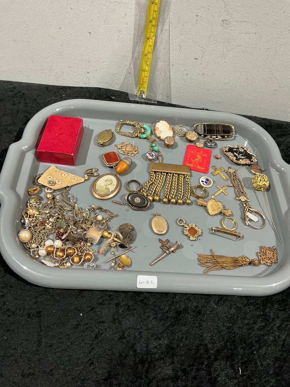 Lot 353: Gold-toned and Silver-toned Mixed Collection of Vintage Costume Jewellery, including Cameos, Enamel Brooches, and a Tassel Pin