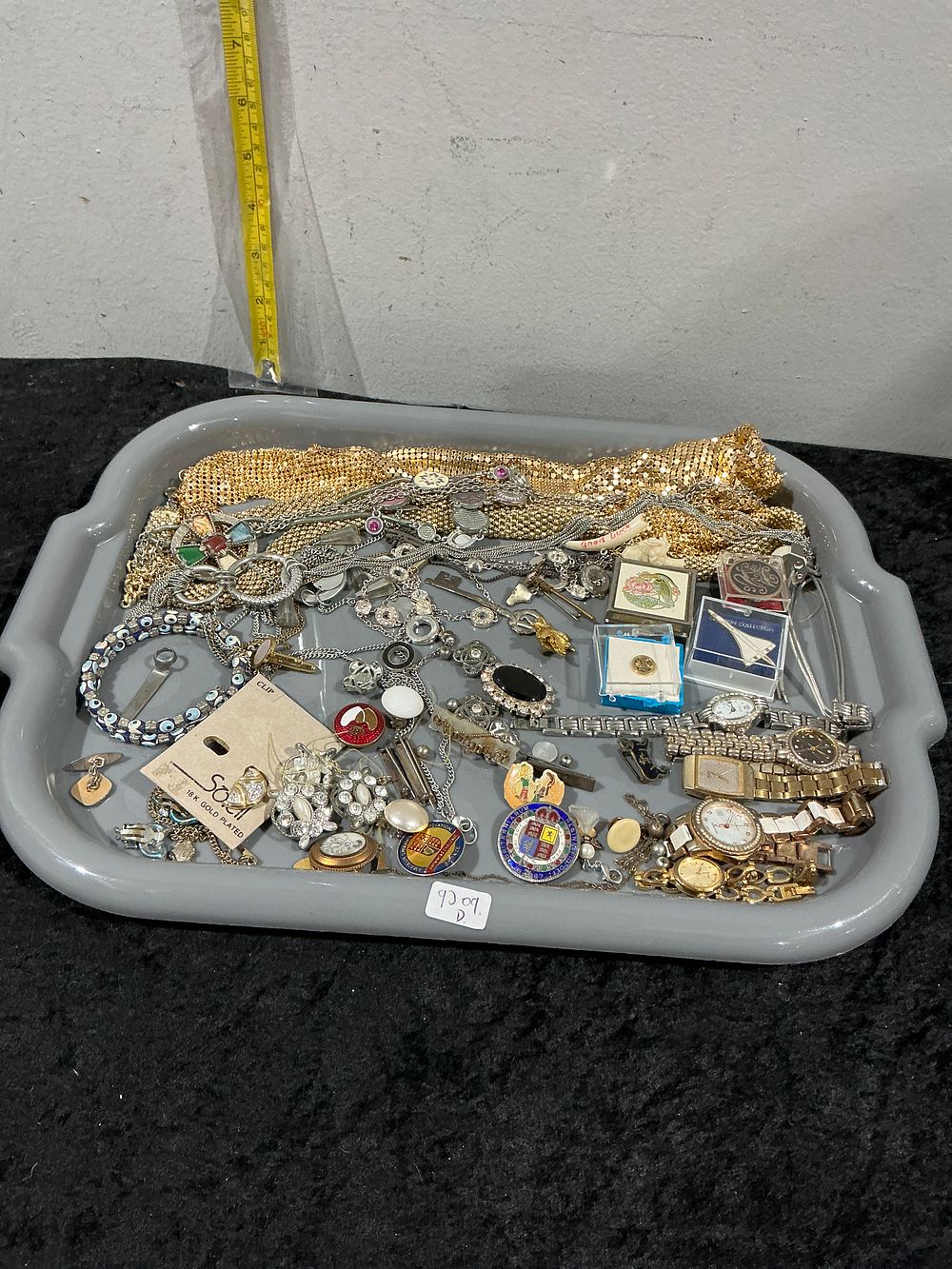 Lot 373: Gold and Silver-tone Mixed Costume Jewellery featuring Geneve and Seiko Wristwatches