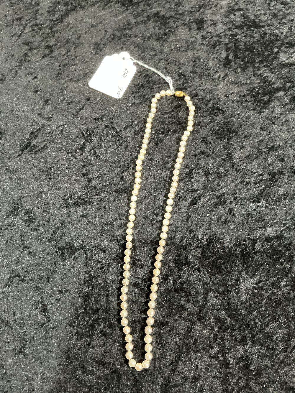 Lot 165: 9ct Yellow Gold Clasp Cultured Pearl Necklace