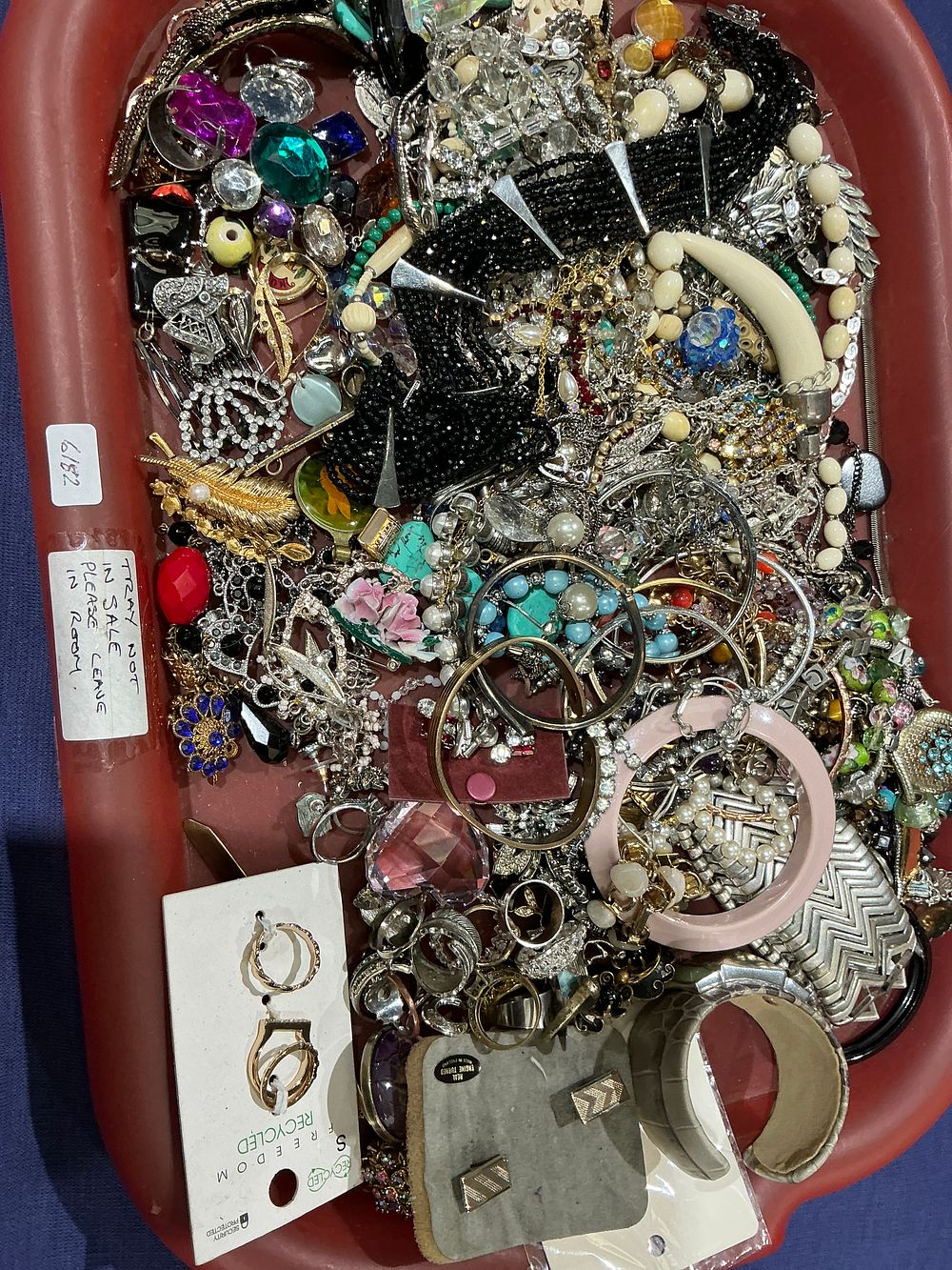 Lot 252: A Large Collection of Mixed Base Metal Vintage and Modern Costume Jewellery including Beaded Necklaces and Brooches