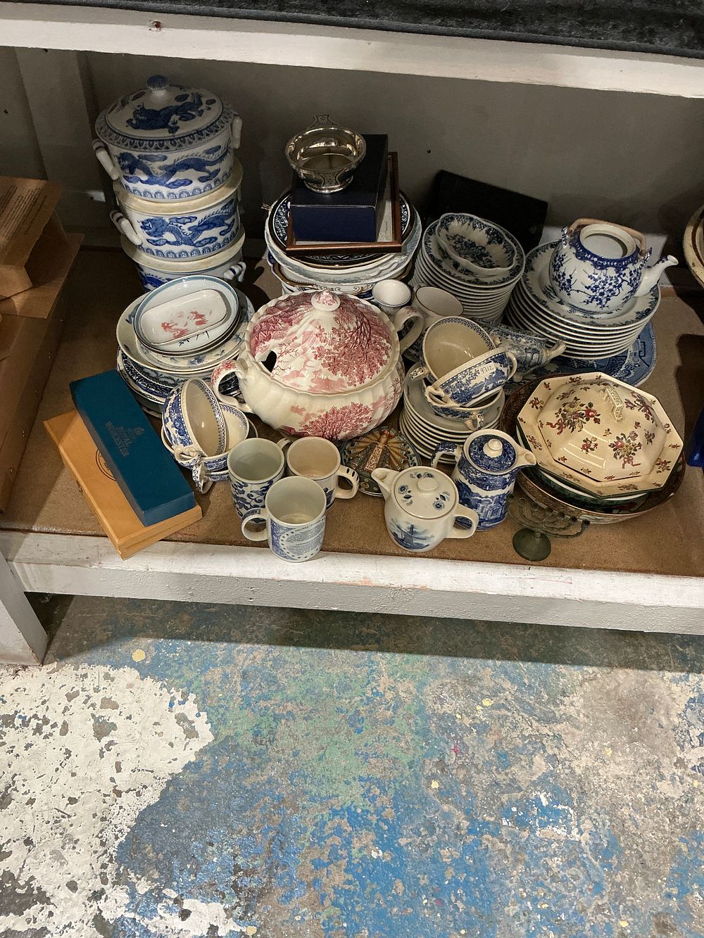 Lot 346: A Large Collection of Booths Real Old Willow and Assorted Transferware Tableware