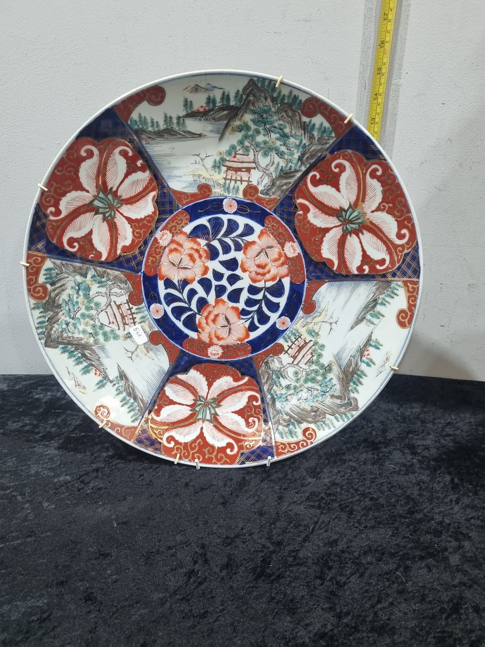 Lot 372: Large Japanese Arita Porcelain Imari Style Charger