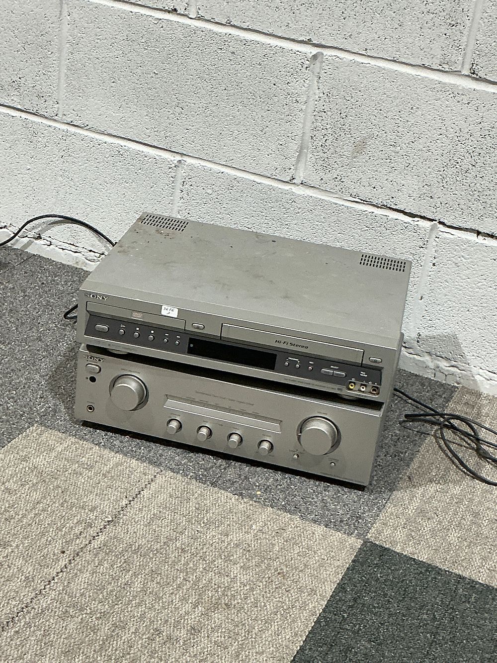 Lot 177: A Pair of Sony Home Entertainment Units comprising an SLV-D900G DVD/VCR Player and a TA-FE370 Integrated Stereo Amplifier