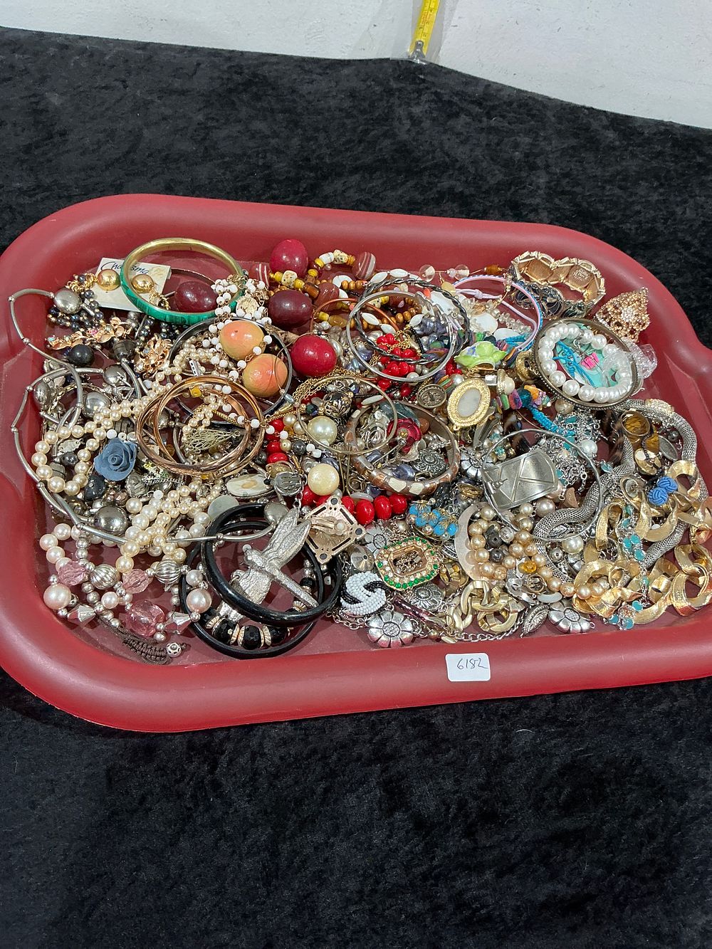Lot 250: A Large Assortment of Vintage and Contemporary Costume Jewellery