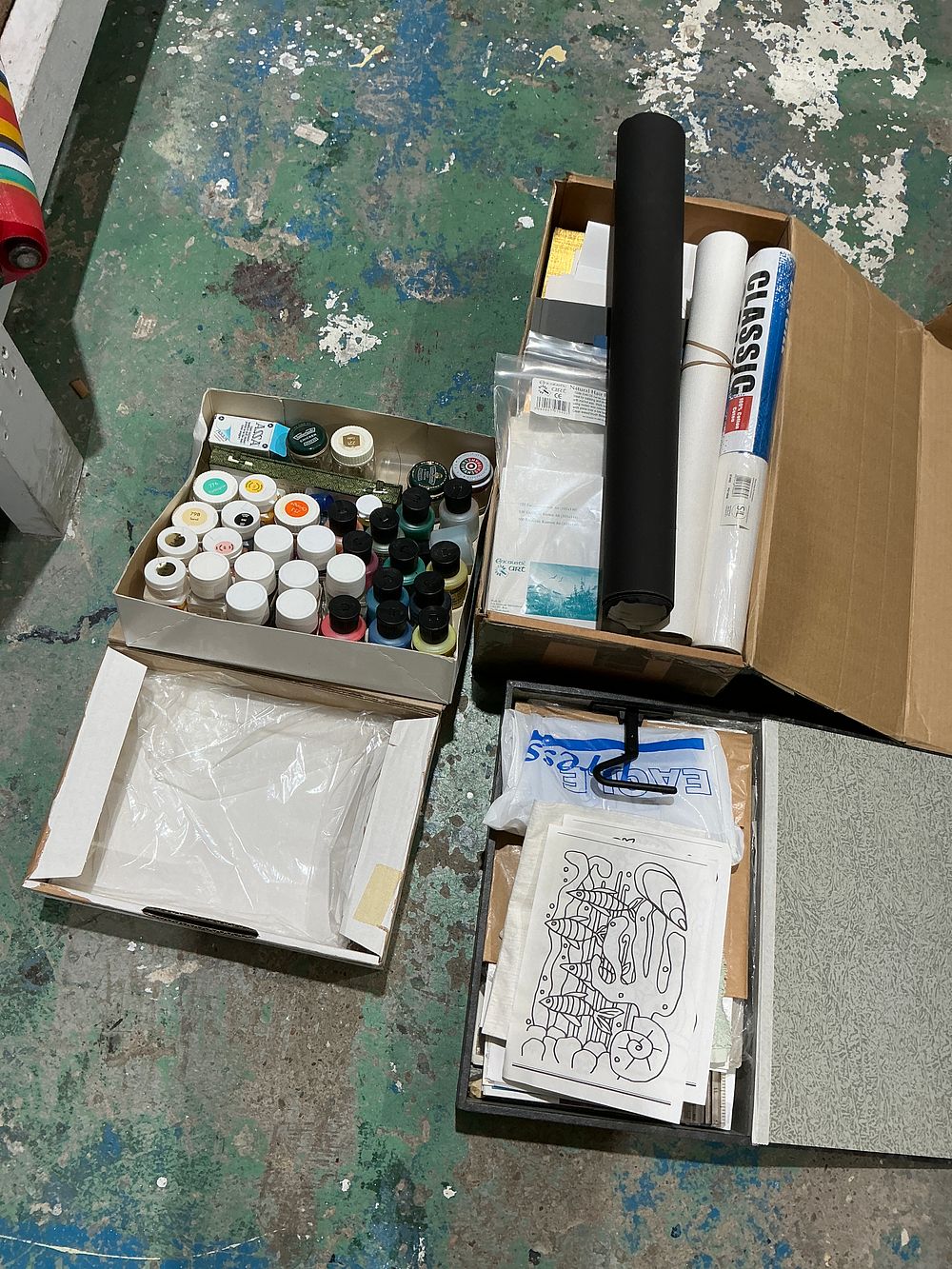 Lot 295: A Collection of Art and Craft Materials including a Vintage Dryad Silk Painting Set