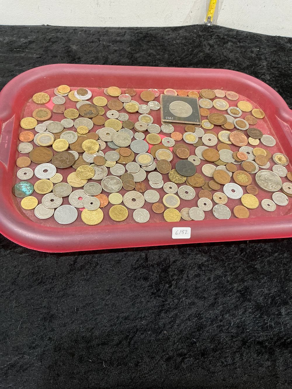 Lot 315: A Collection of UK and International Coins including a 1965 Churchill Crown