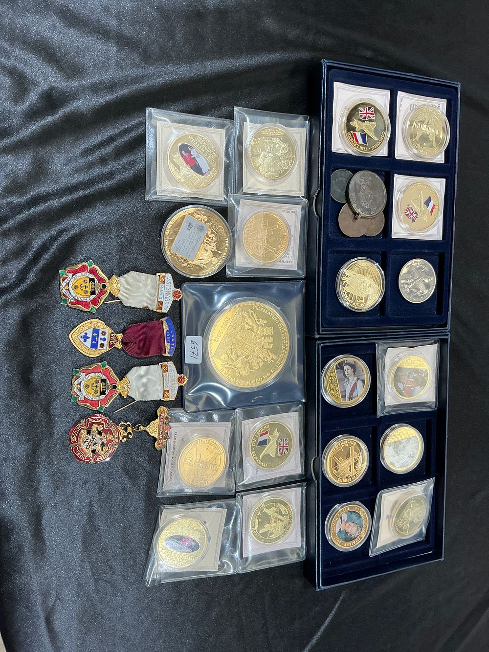 Lot 411: UK Mixed Date Commemorative Coins and Masonic Jewels