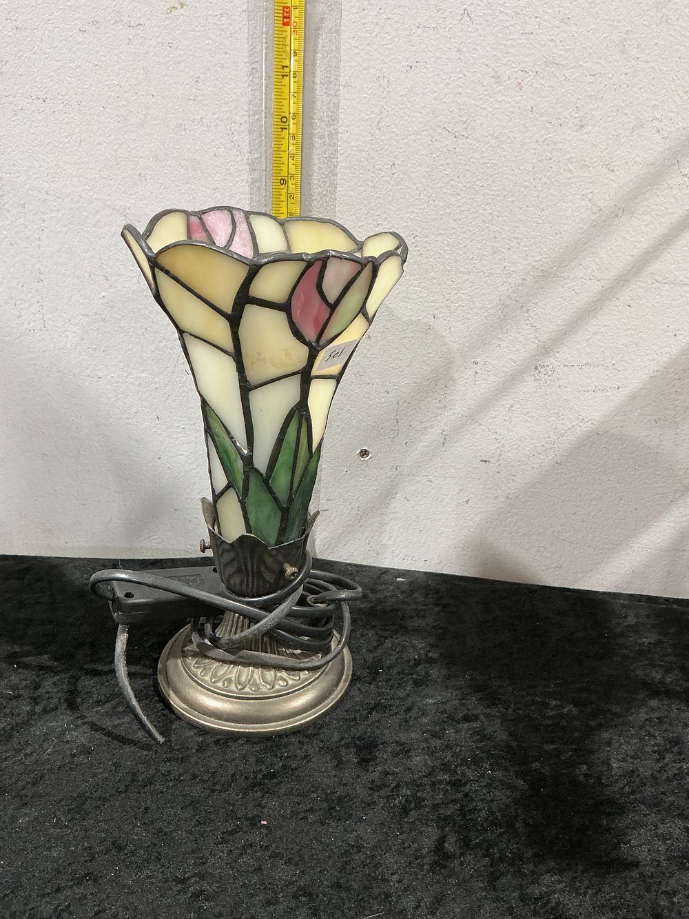 Lot 160: A Tiffany-Style Leaded Slag Glass Table Lamp