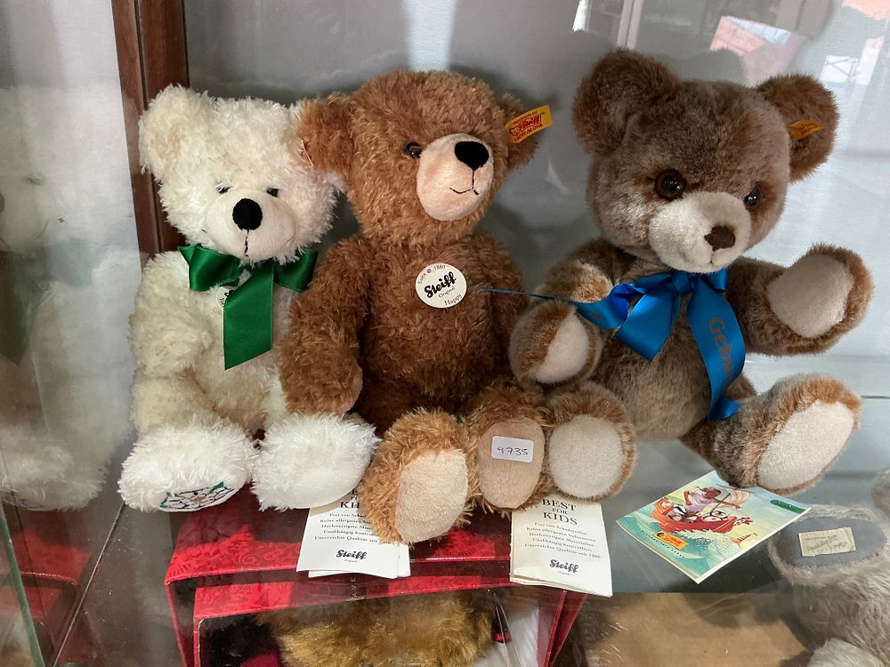 Lot 219: Three Steiff plush teddy bears including Happy and Geburtsbaer models