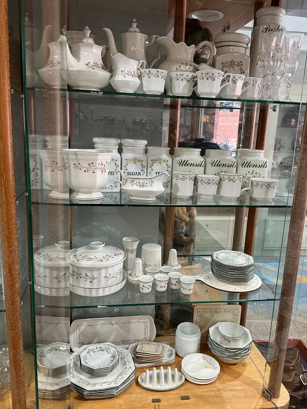 Lot 229: A Collection of Floral Decorated Cream Ceramic Kitchenware