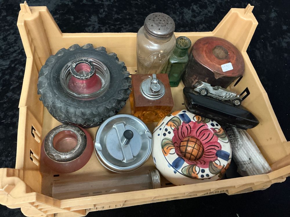 Lot 390: A Collection of Vintage Collectibles and Household Sundries