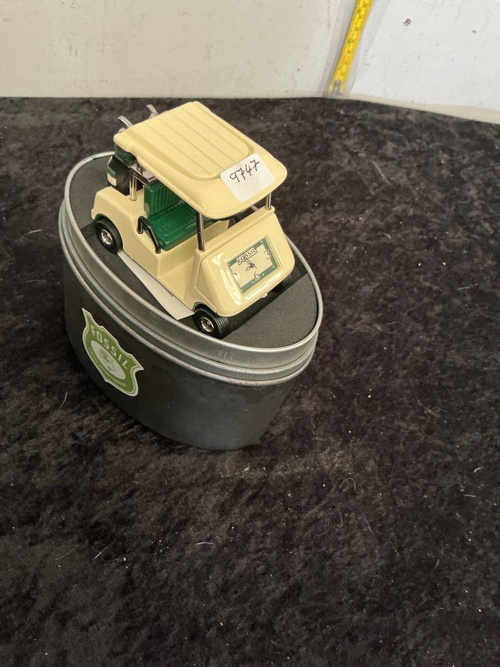 Lot 209: A Fossil Limited Edition Golf Cart Miniature Desk Clock