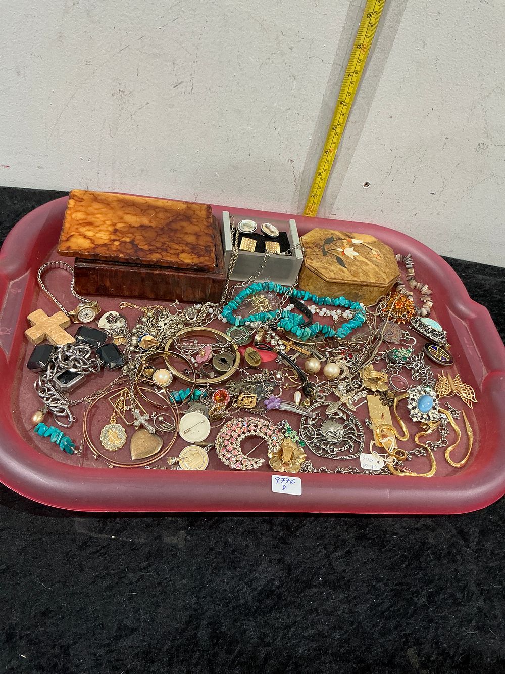 Lot 361: An Assortment of Vintage Estate Costume Jewellery and Decorative Objects