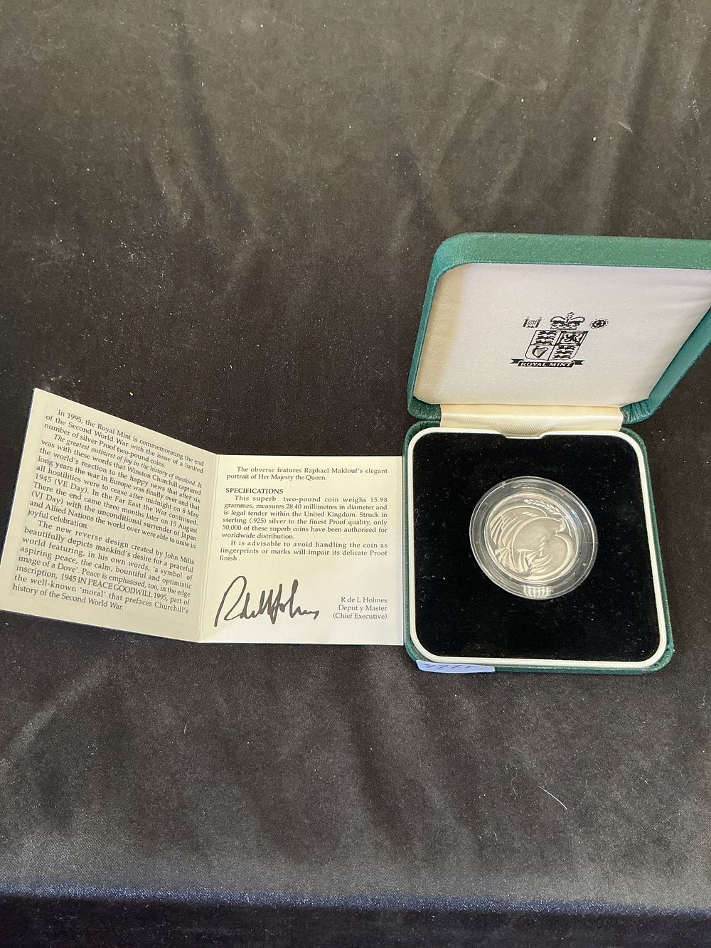 Lot 196: 1995 Royal Mint Silver Proof Two Pound WWII Peace Coin