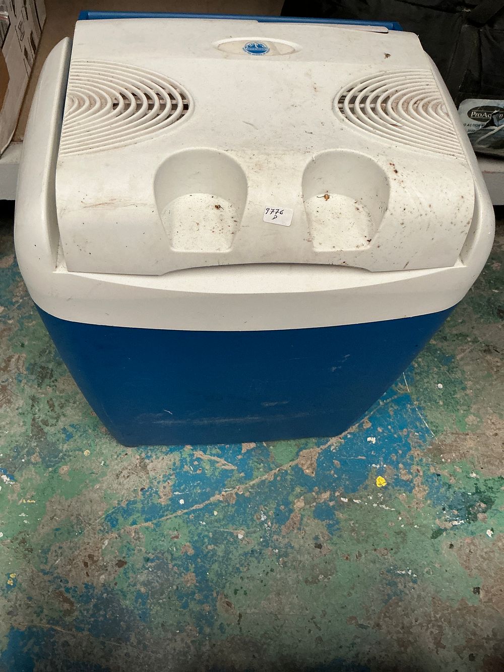 Lot 295: Adventuridge Model KB 2008 Portable Thermoelectric Cooler and Warmer