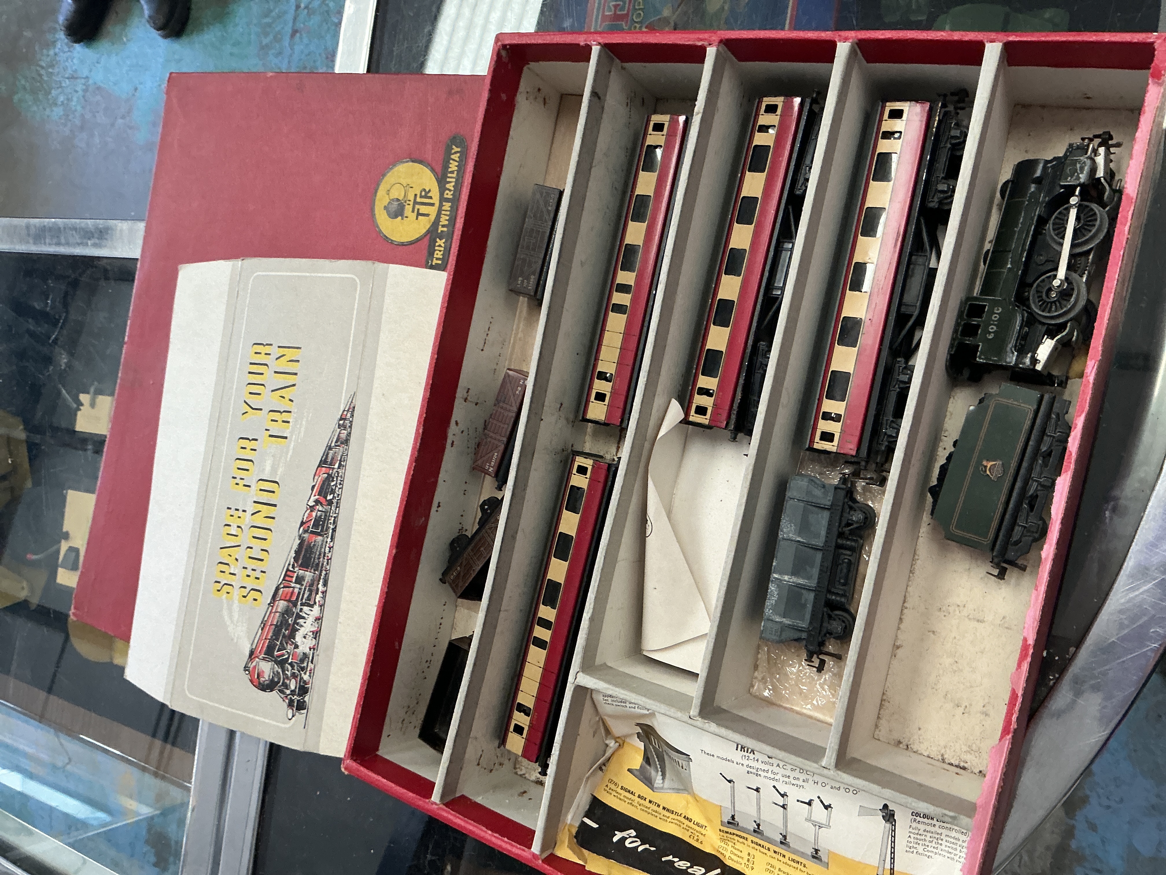Trix Twin Railway 00 Gauge Electric Model Train Set in Original Box
