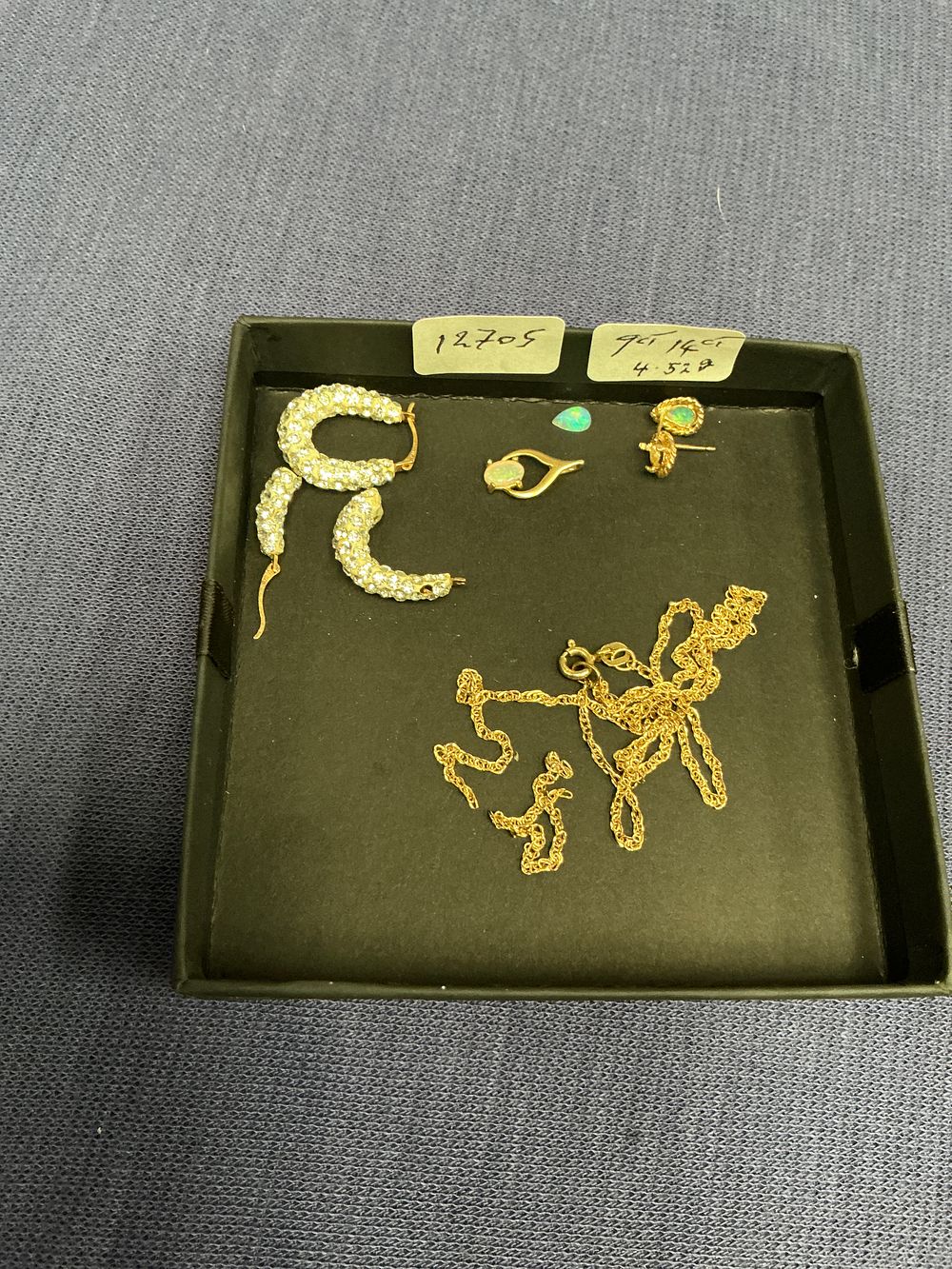Lot 300: A Collection of Assorted 9ct and 14ct Gold Scrap Jewellery and Loose Opal