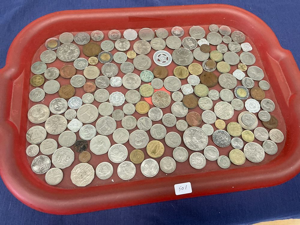 Lot 302: A Collection of UK and World Coins