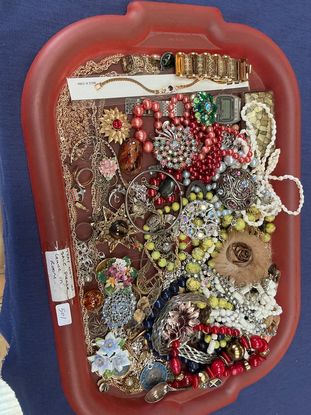 Lot 308: A Collection of Vintage and Modern Costume Jewellery and Accessories