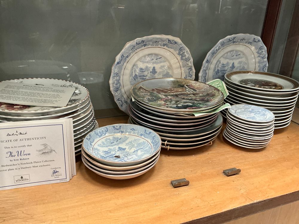 Lot 336: A Large Collection of Decorative and Collector Plates Including Wedgwood Danbury Mint Birdwatcher's Notebook Series