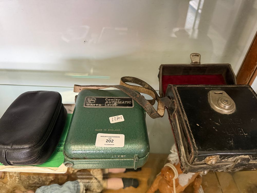 Lot 202: An English Watts Cowley Automatic Level and Accessories