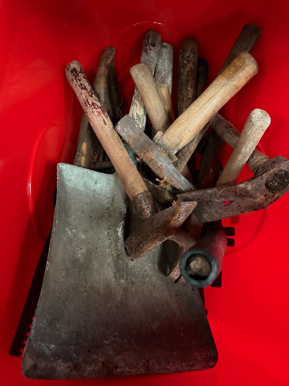 Lot 274: An Assortment of Vintage Hand Tools and Components