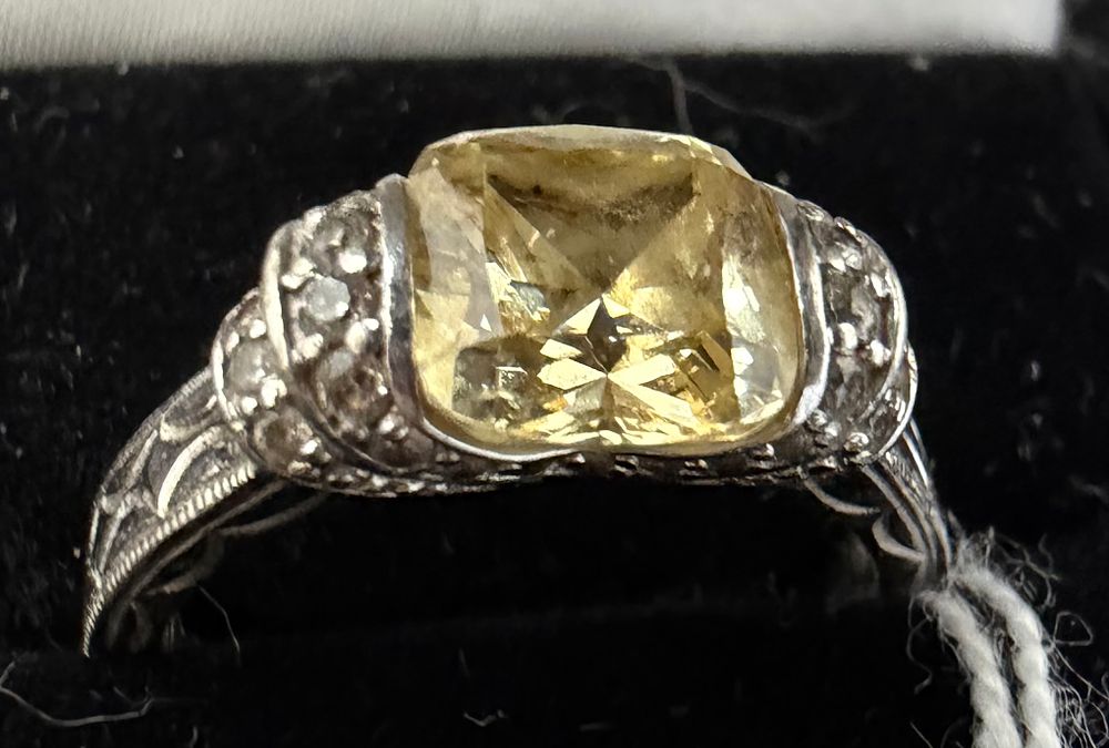 Lot 270: A Silver and Cushion Cut Yellow Gemstone Cocktail Ring SIZE P