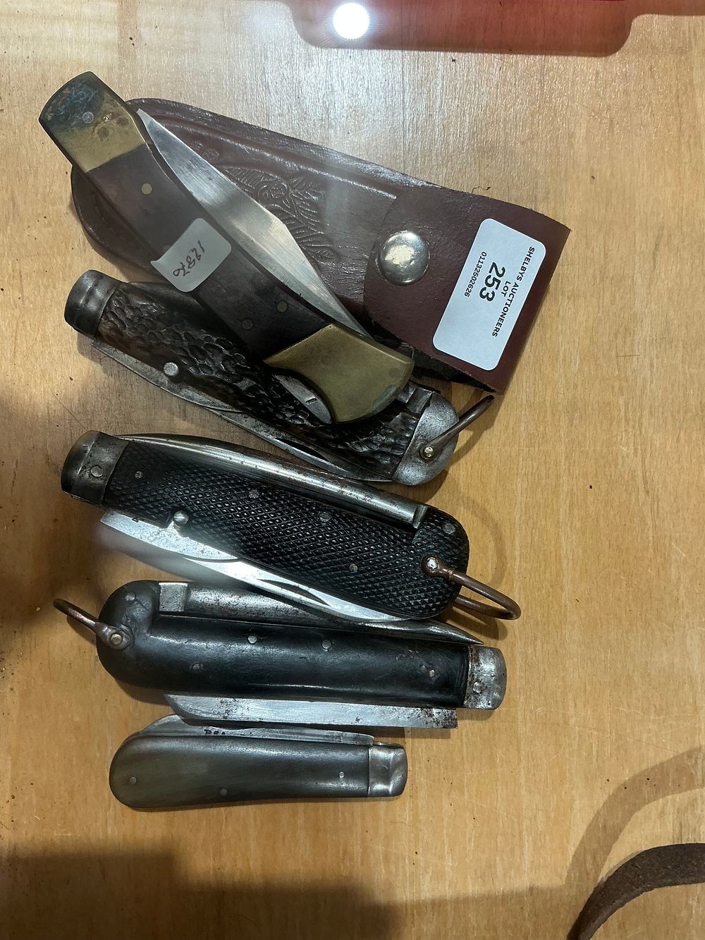 Lot 253: A Group of Vintage Folding Pocket Knives and a Leather Sheath
