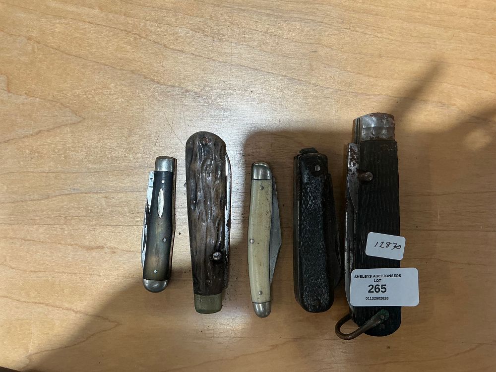 Lot 265: A Collection of Antique and Vintage Folding Pocket Knives