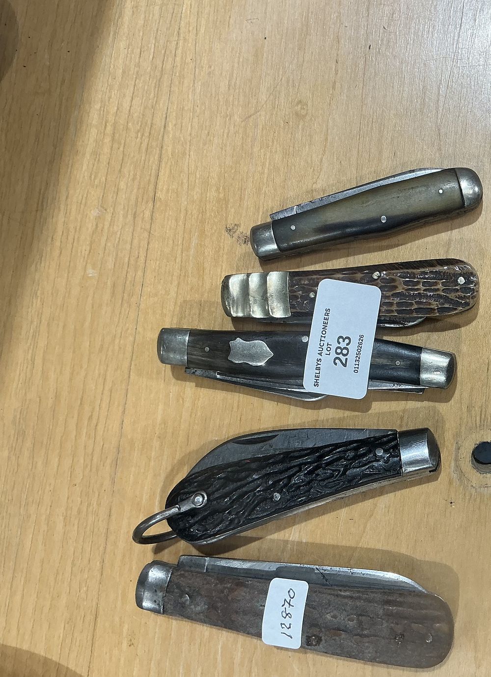Lot 283: An Assortment of Vintage Folding Pocket Knives