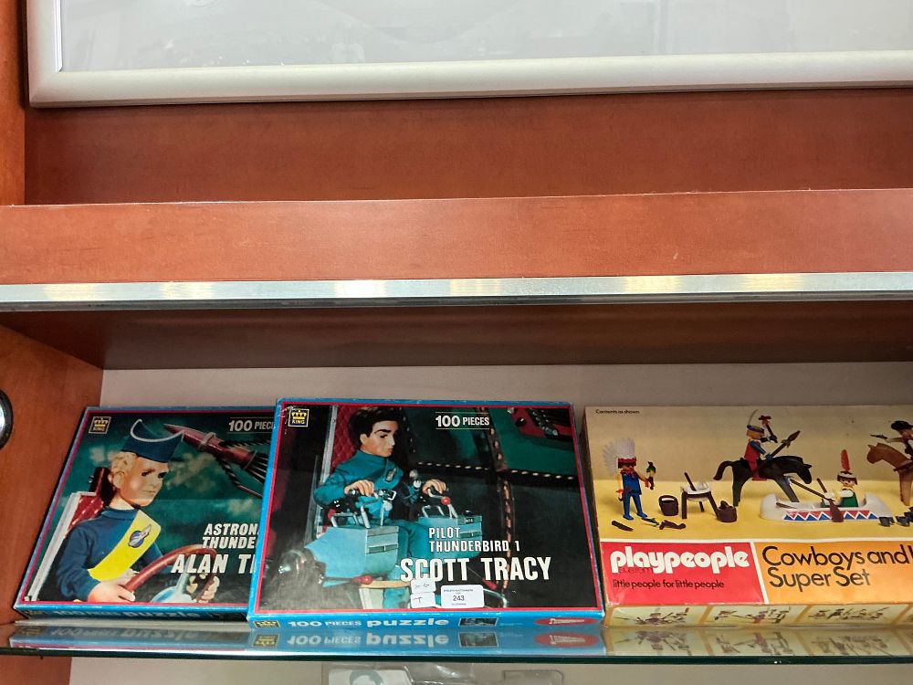Lot 243: A Trio of Vintage Boxed Toys Including Two King Thunderbirds Jigsaw Puzzles and a Mettoy Playpeople Set