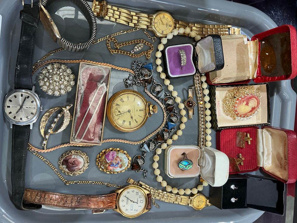 Lot 293: An Assortment of Vintage and Contemporary Timepieces and Costume Jewellery