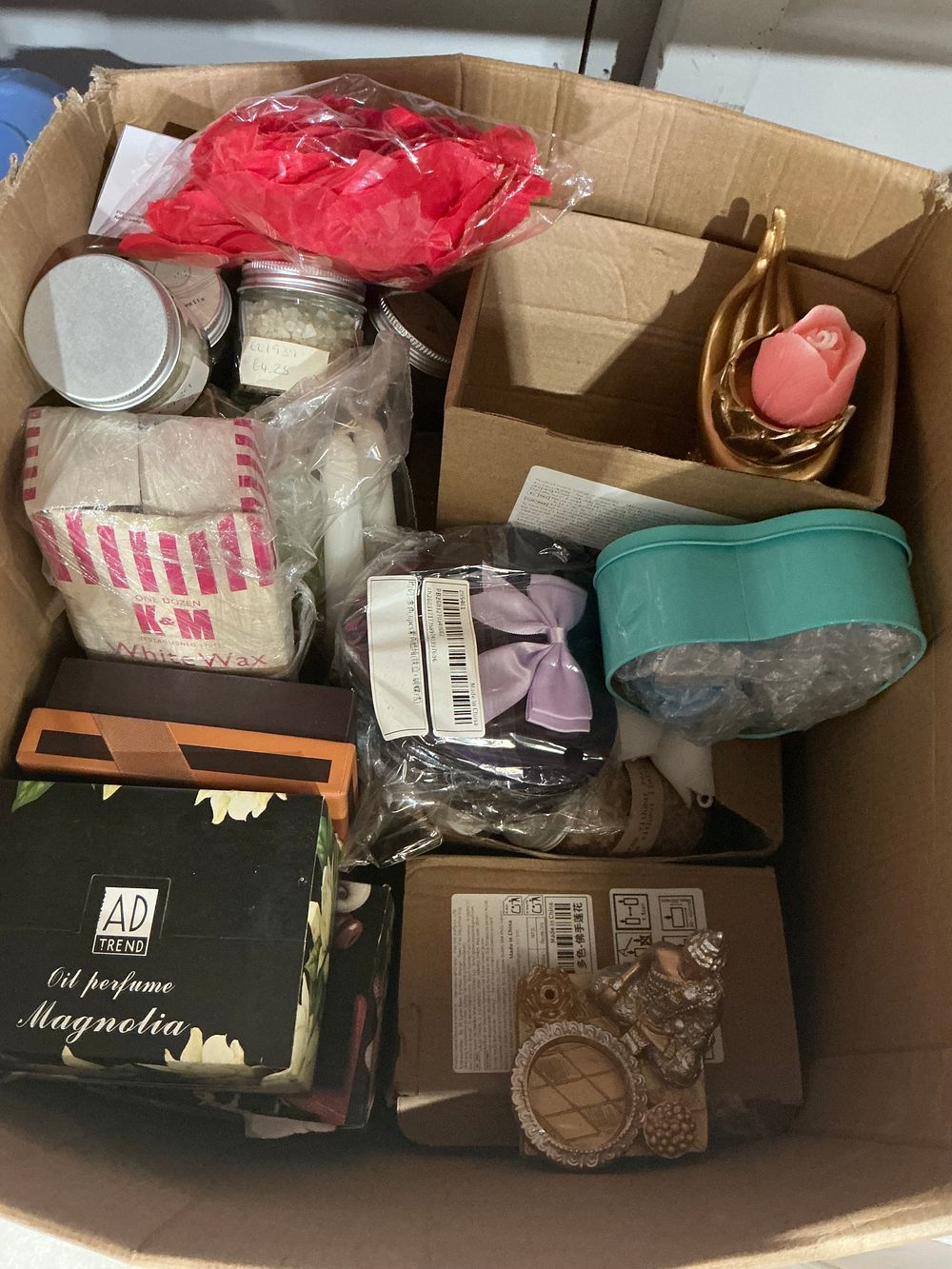Lot 368: An Assortment of Decorative Home and Giftware candles etc