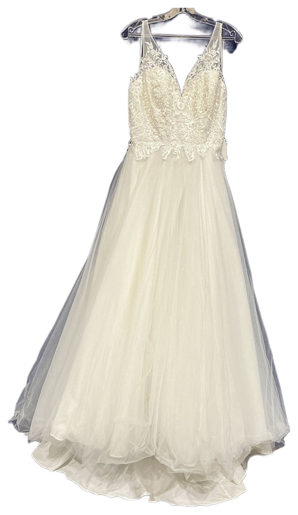Lot 50: Mascara Sleeveless A-line Tulle Wedding Gown with Lace Bodice Size 8