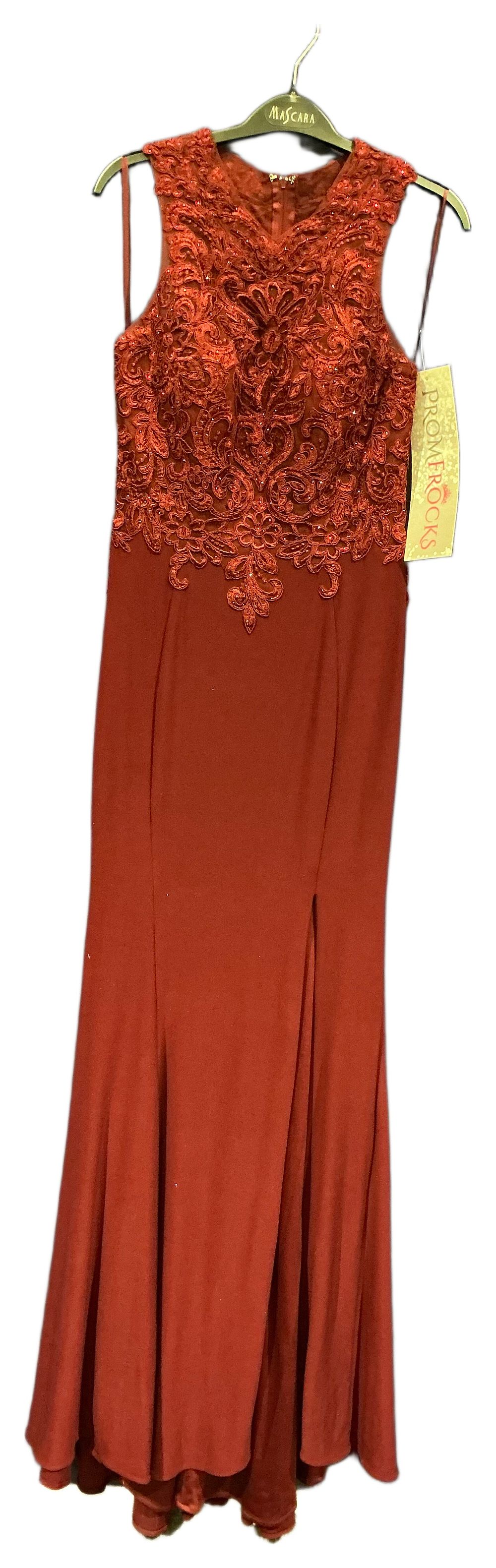 Lot 86: A PromFrocks Sleeveless Lace and Jersey Evening Gown
