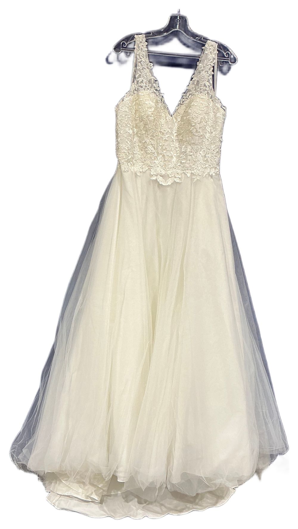 Lot 258: New Not Worn – Mascara Ivory Lace and Tulle V-Neck Floor Length Wedding Gown Size 18 RRP £450