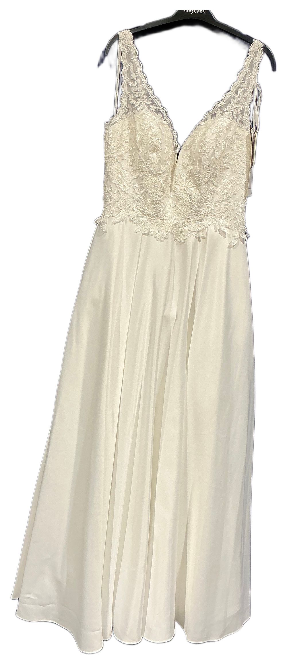 Lot 262: Mascara  ivory lace and chiffon floor-length wedding gown  size 14