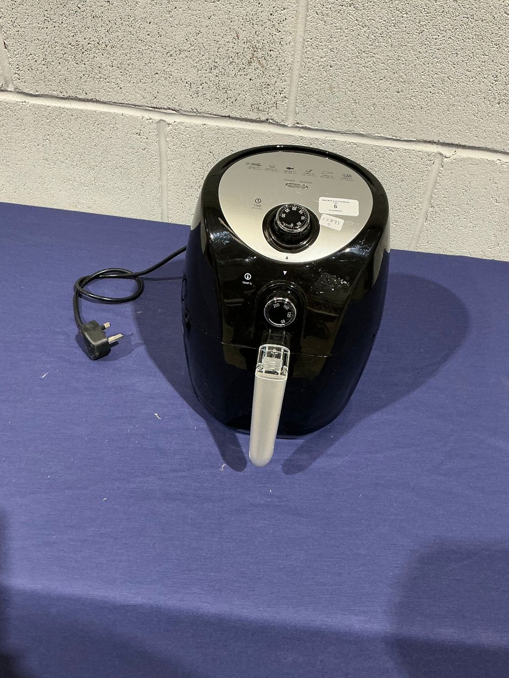 Lot 3: A Tower electric air fryer in black