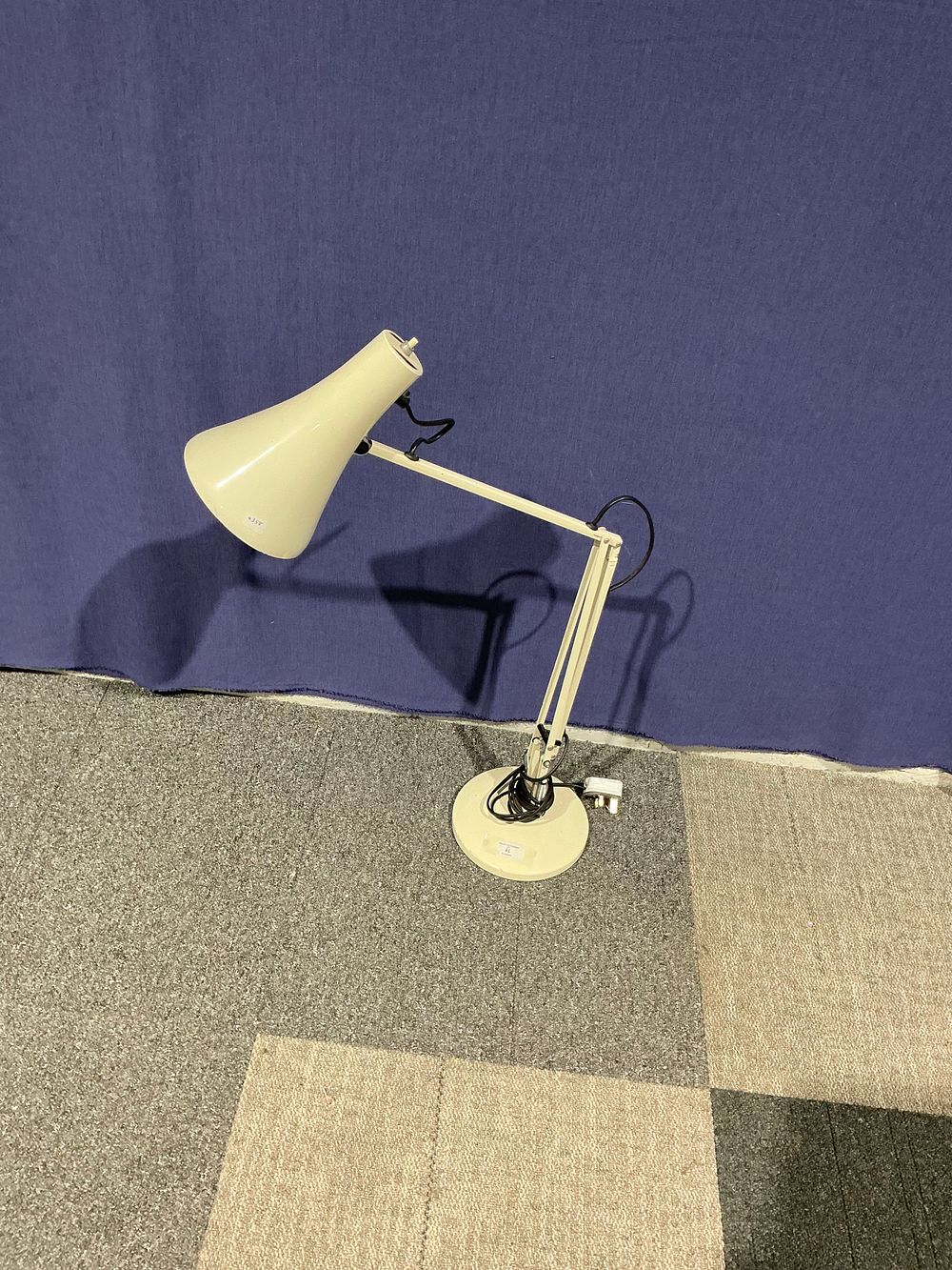 Lot 41: Vintage Cream Painted Balanced-Arm Desk Lamp