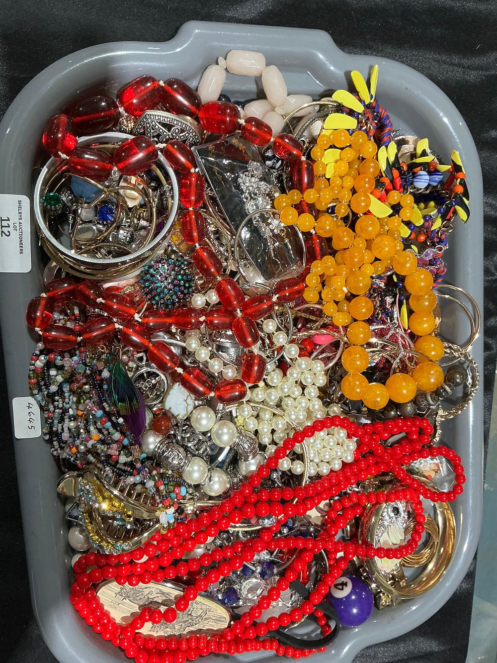 Lot 112: An Assortment of Costume Jewellery and Accessories