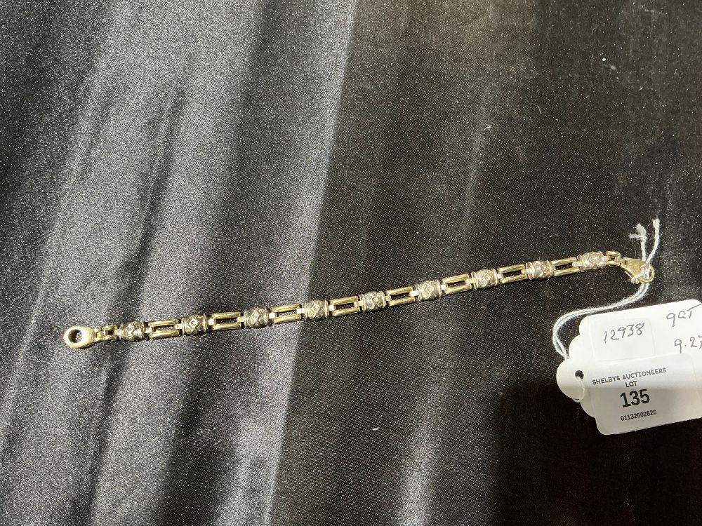 Lot 135: A 9 Carat Yellow Gold Gate Link Bracelet 9.27 gram