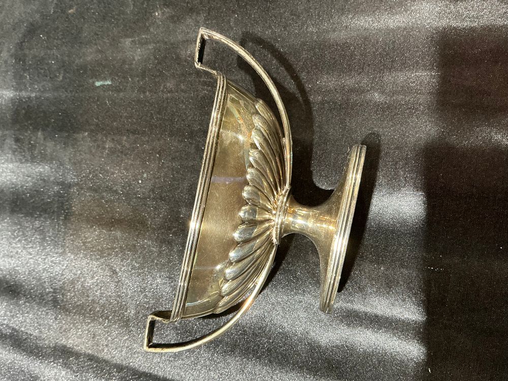 Lot 137: Victorian Sterling Silver Footed Bon Bon Dish by Jones and Crompton London 1898 101 gram