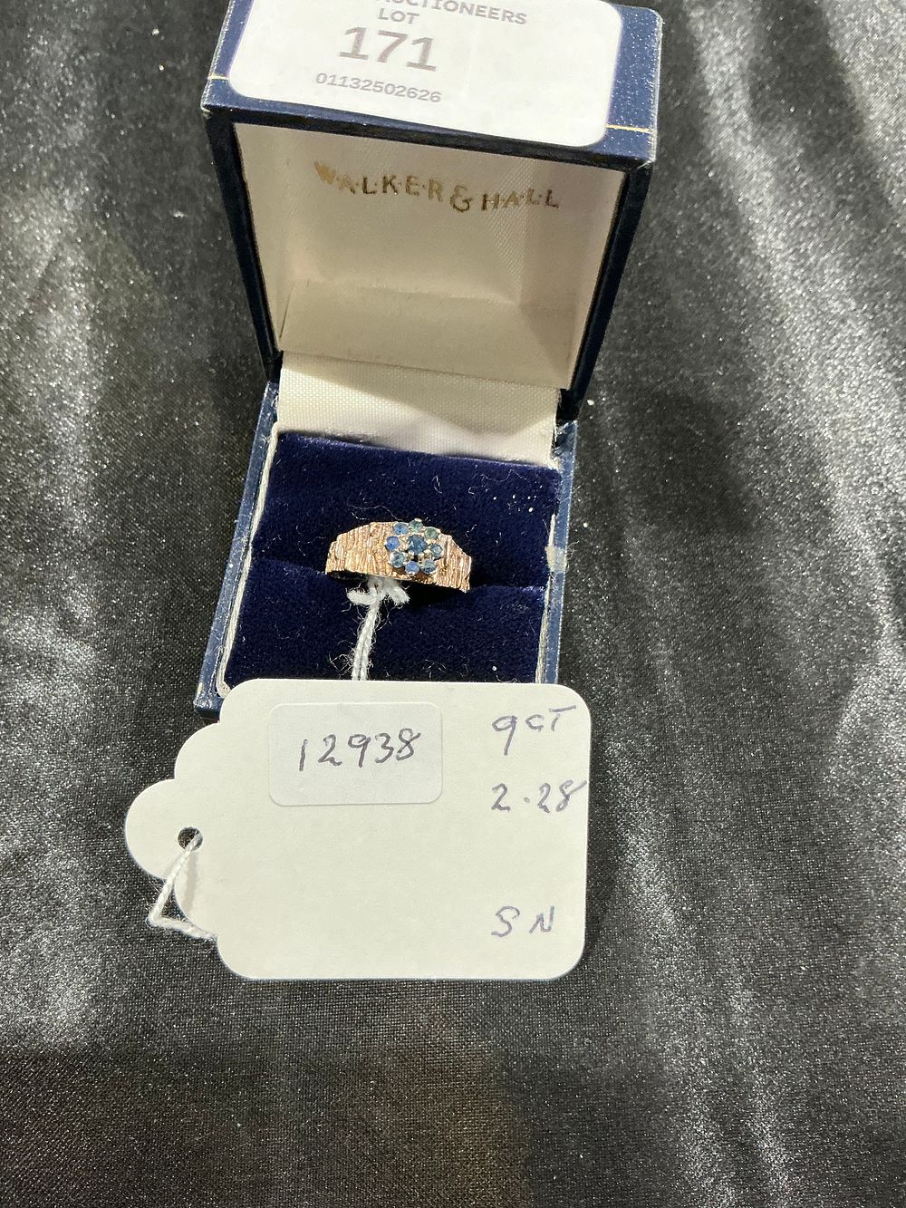 Lot 171: A 9ct Gold and Blue Gemstone Cluster Ring 2.28 gram Size N